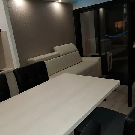 En Bord De Apartment